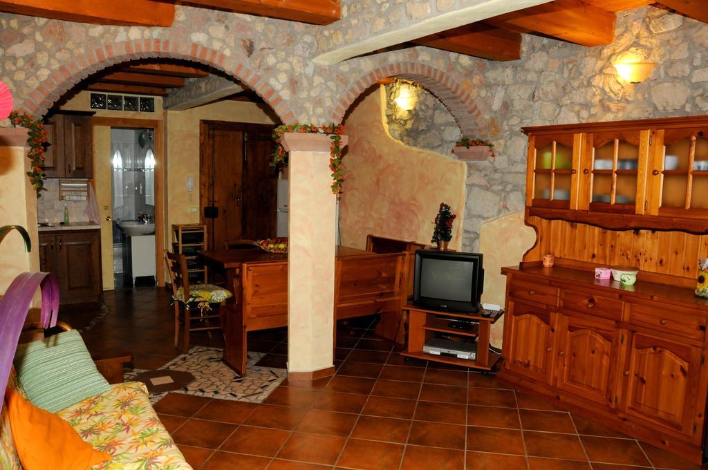 Agriturismo Su'E Lentu ボーザ 部屋 写真