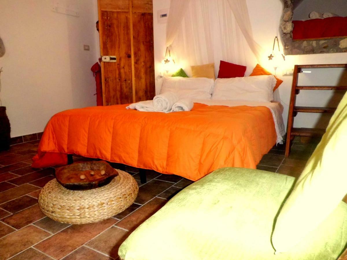 Agriturismo Su'E Lentu ボーザ エクステリア 写真